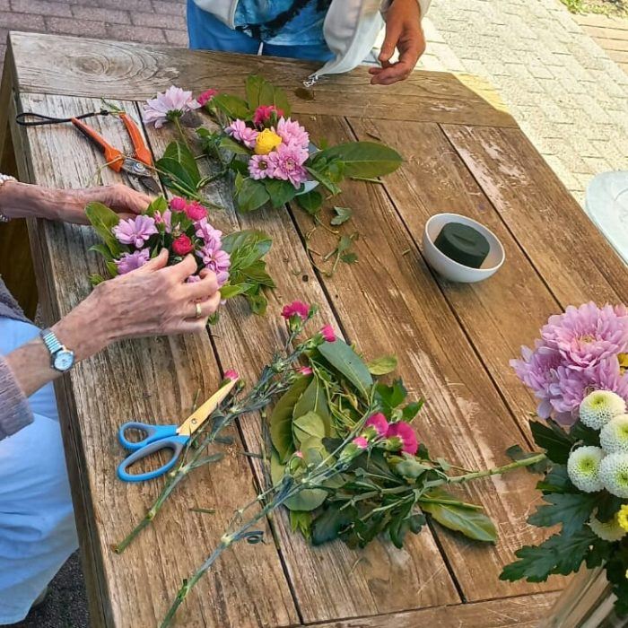 De tafelversiering van eigen hand