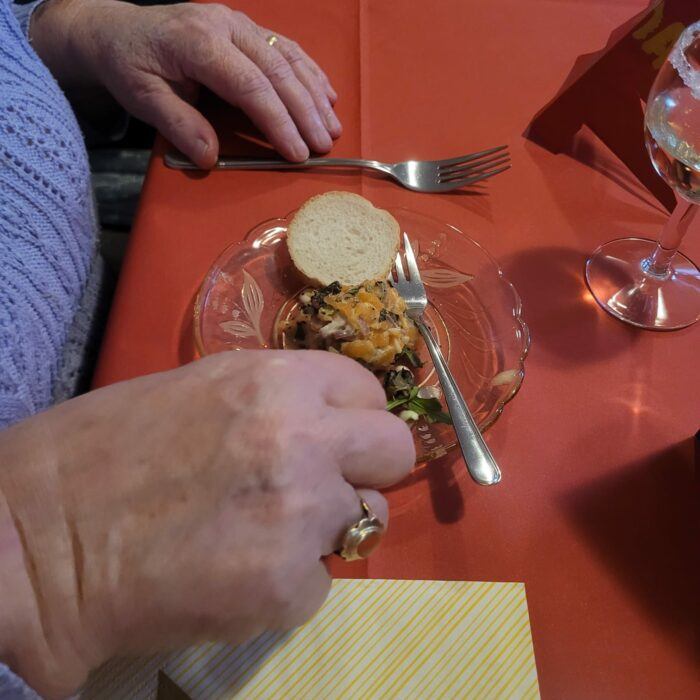 Zalmtartaar met mierikswortel